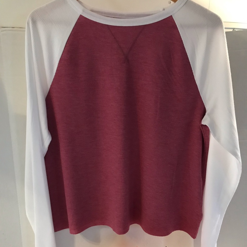 Light eight thermal light g sleeve shirt.